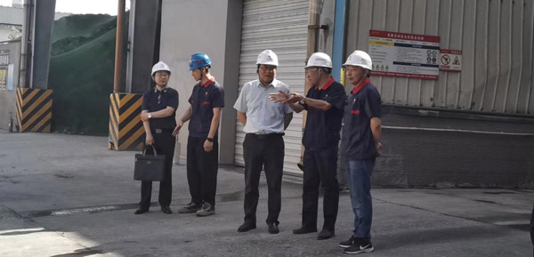 集團公司黨委委員、股份公司黨委書記、總經理蔣培進到建材公司調...