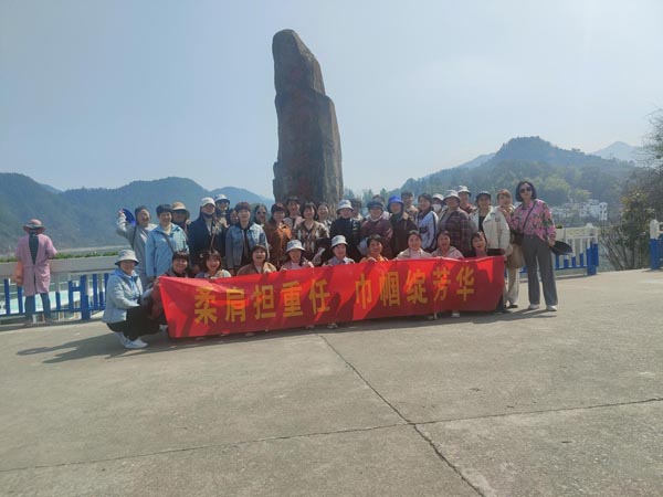 公司機(jī)關(guān)黨支部、工程服務(wù)支部聯(lián)合舉辦“三八”節(jié)主題活動(dòng)